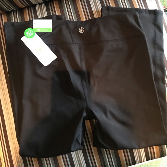 NWT Gaiam black 20” Om straight-leg capri yoga leggings - Picture 3 of 5